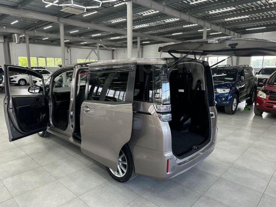 Toyota Voxy, 2018 | Смарт Авто Барнаул