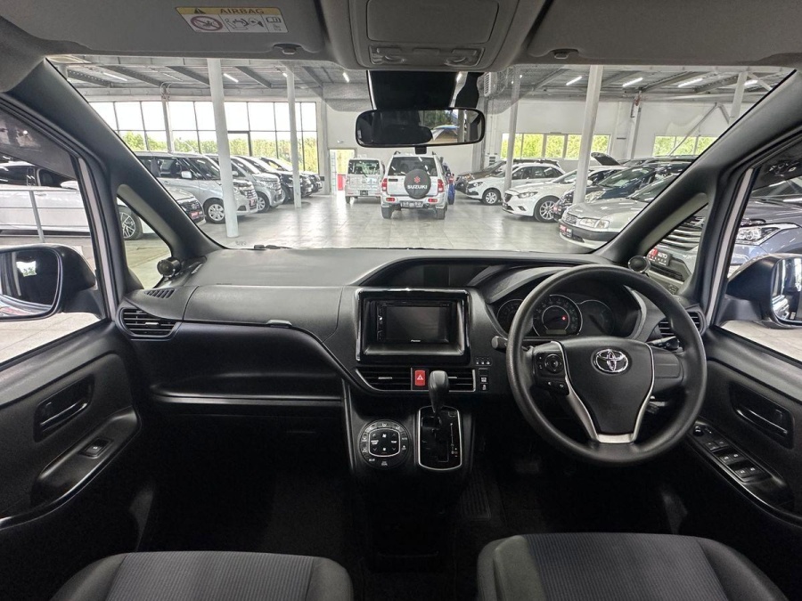 Toyota Voxy, 2018 | Смарт Авто Барнаул