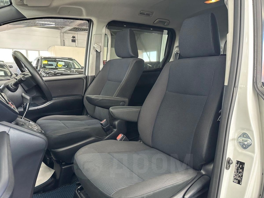 Toyota Voxy, 2015 | Смарт Авто Барнаул