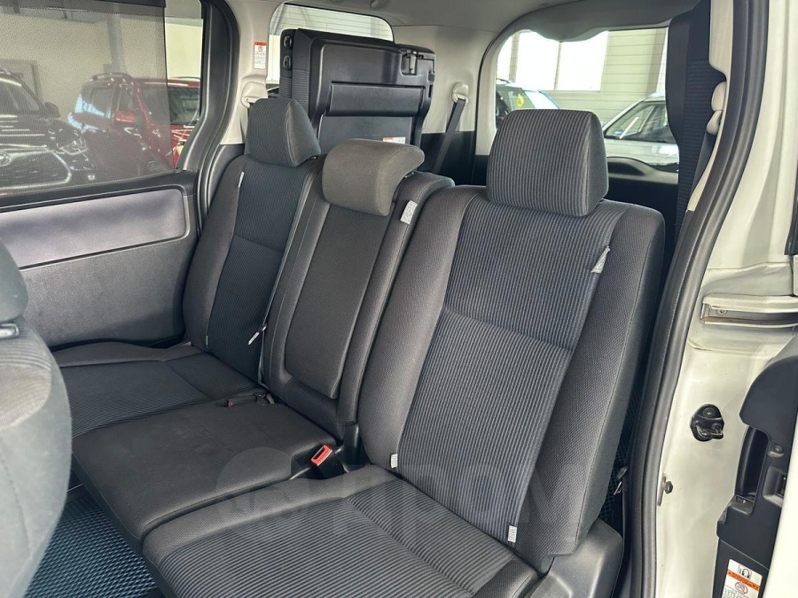 Toyota Voxy, 2015 | Смарт Авто Барнаул