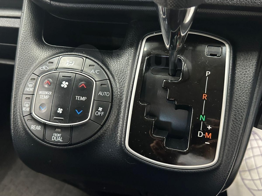 Toyota Voxy, 2018 | Смарт Авто Барнаул