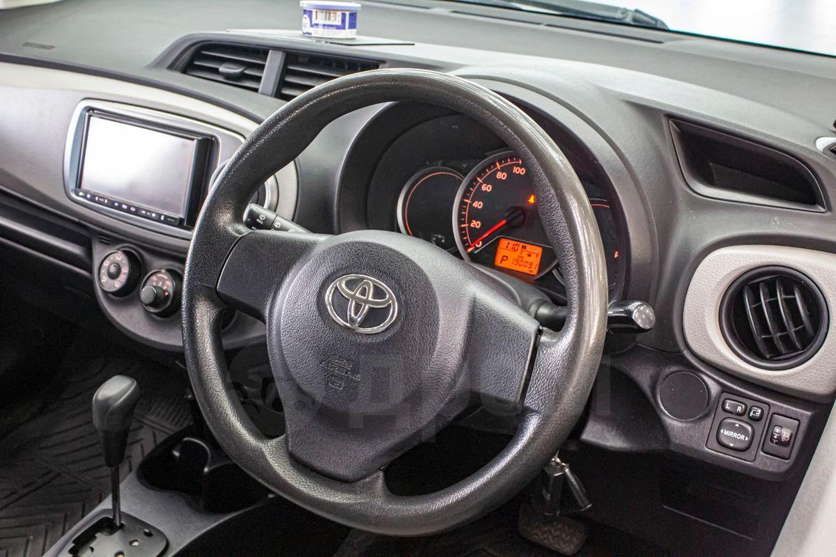 Toyota Vitz — изображение 11