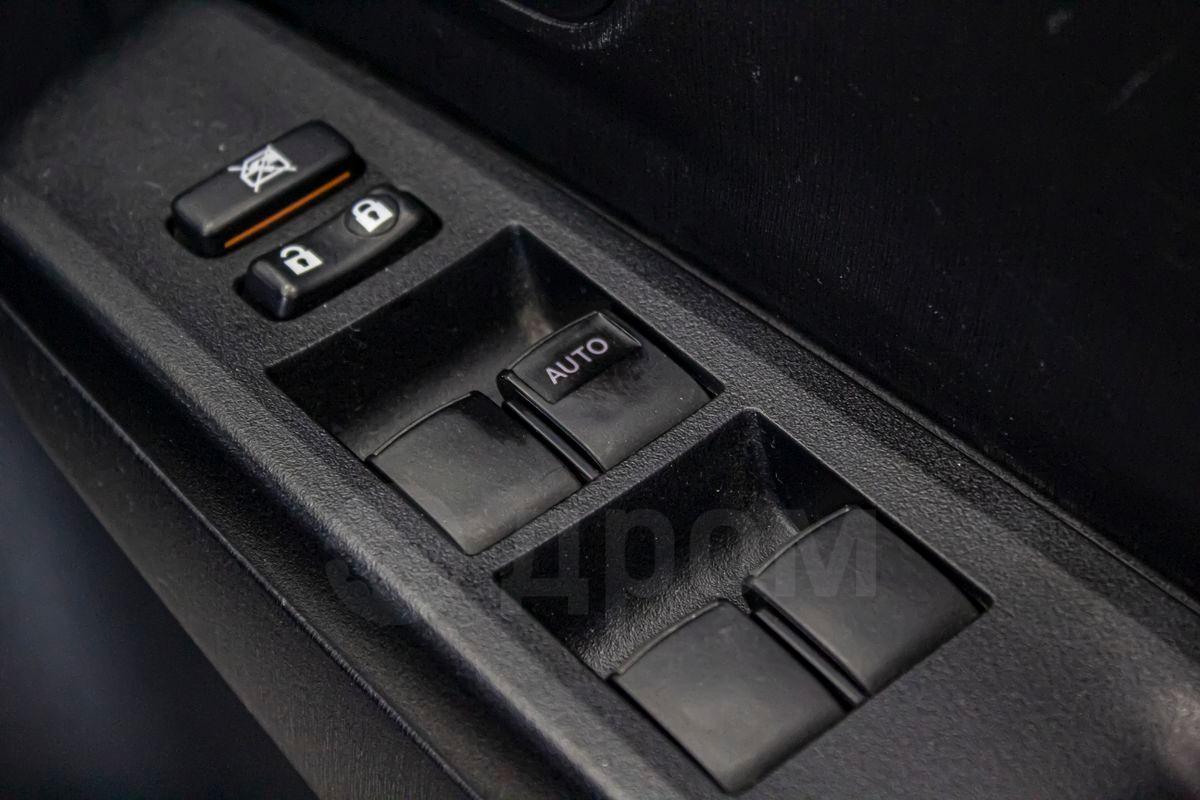 Toyota Vitz — изображение 12