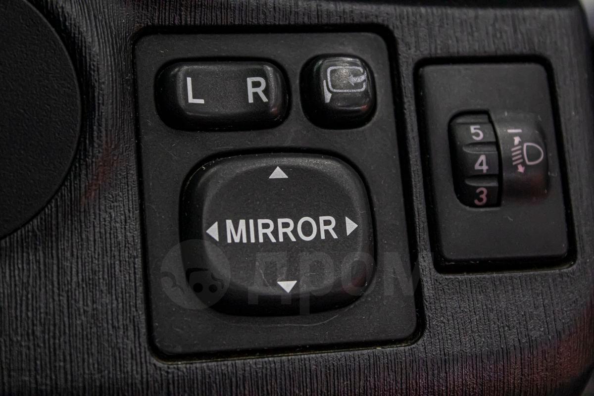 Toyota Vitz — изображение 13