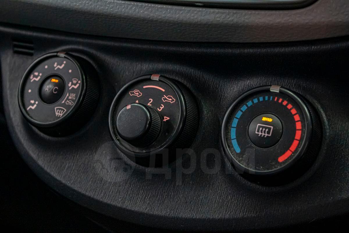 Toyota Vitz — изображение 14