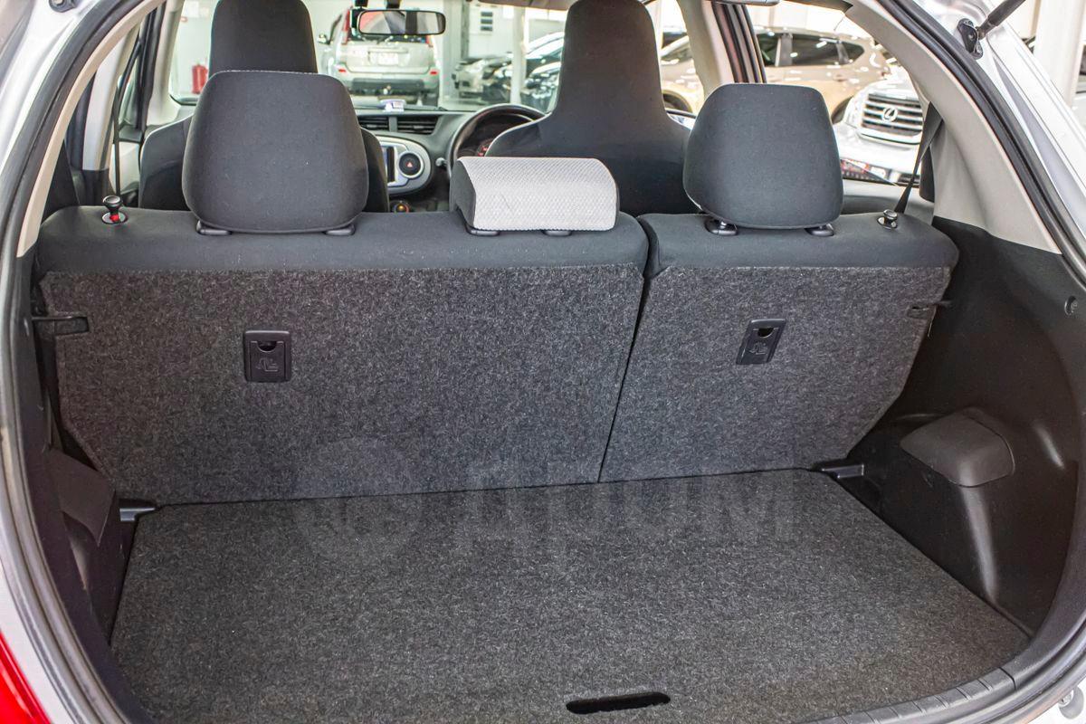 Toyota Vitz — изображение 22