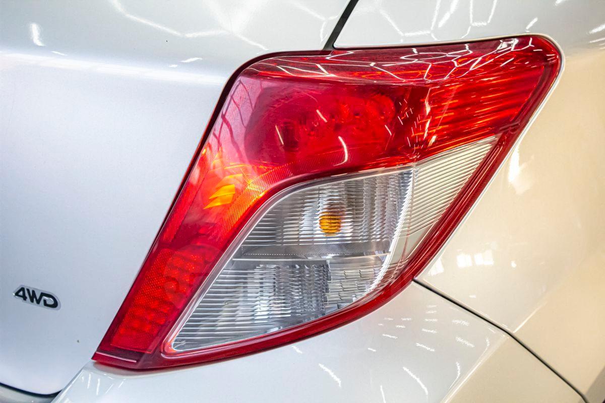 Toyota Vitz — изображение 10